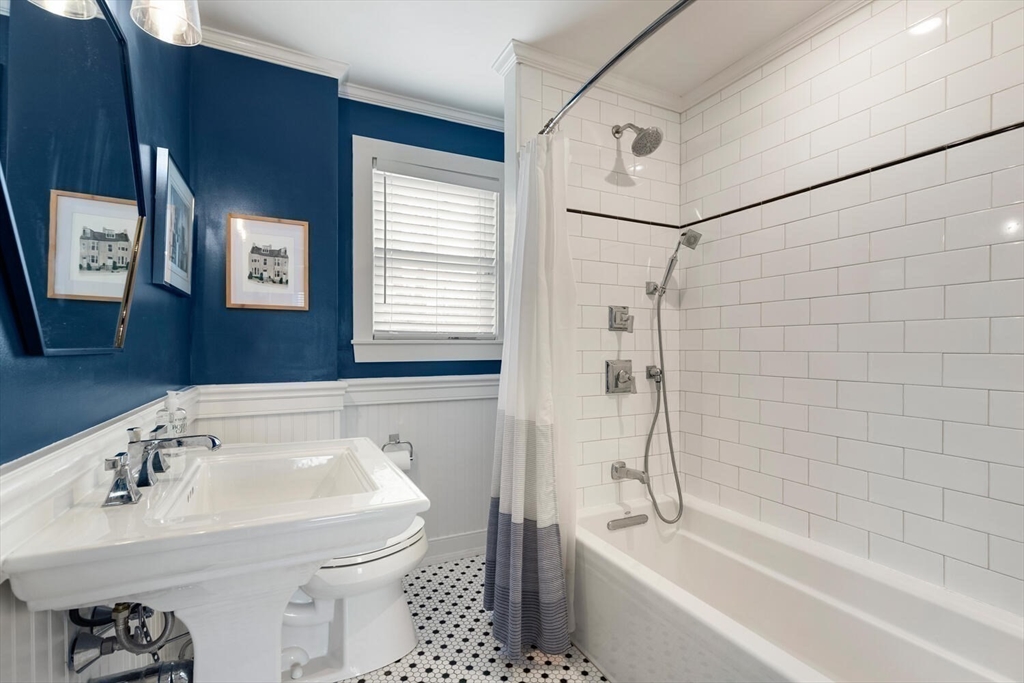 129 Gaston St