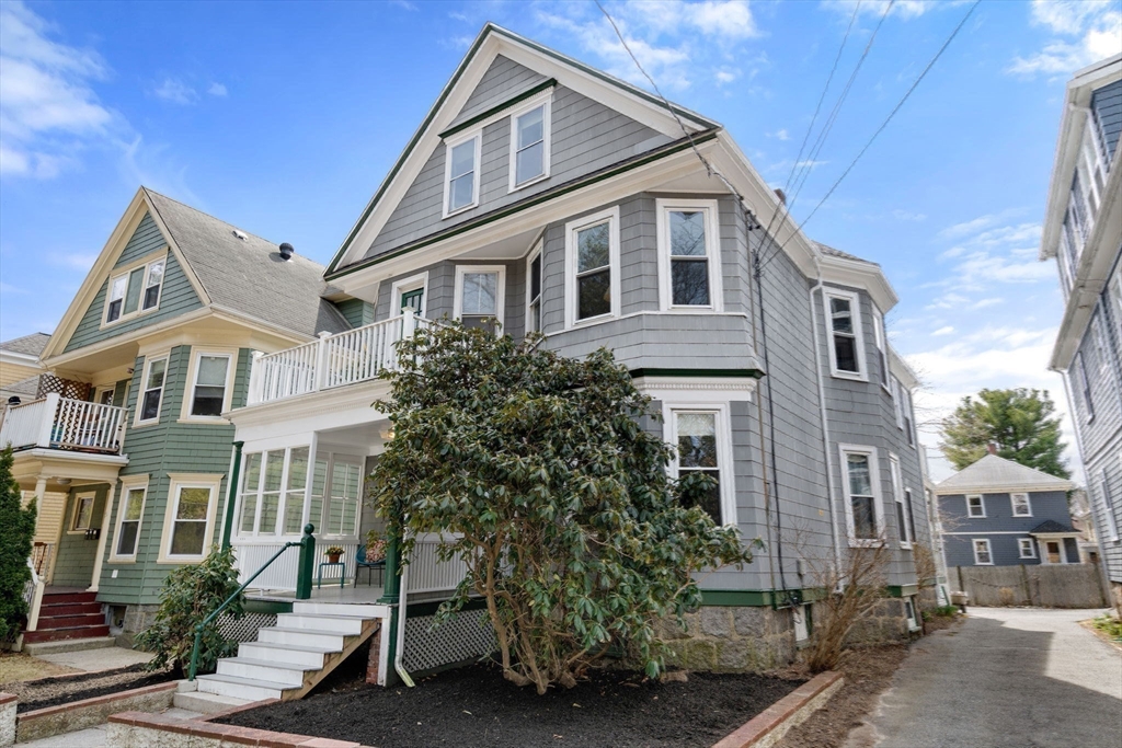 63 Walk Hill St