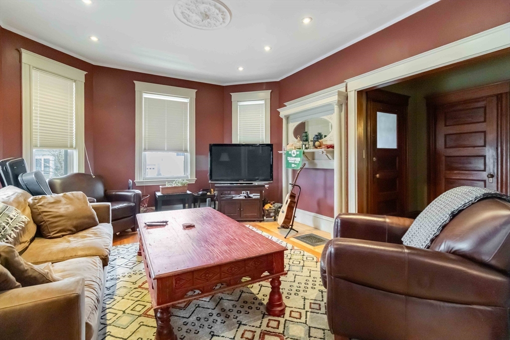 1097 Broadway