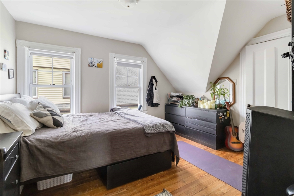 1097 Broadway