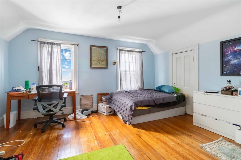 1097 Broadway