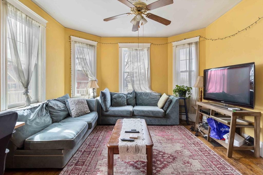 1097 Broadway