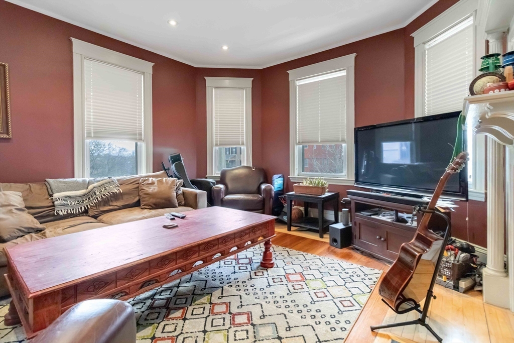 1097 Broadway