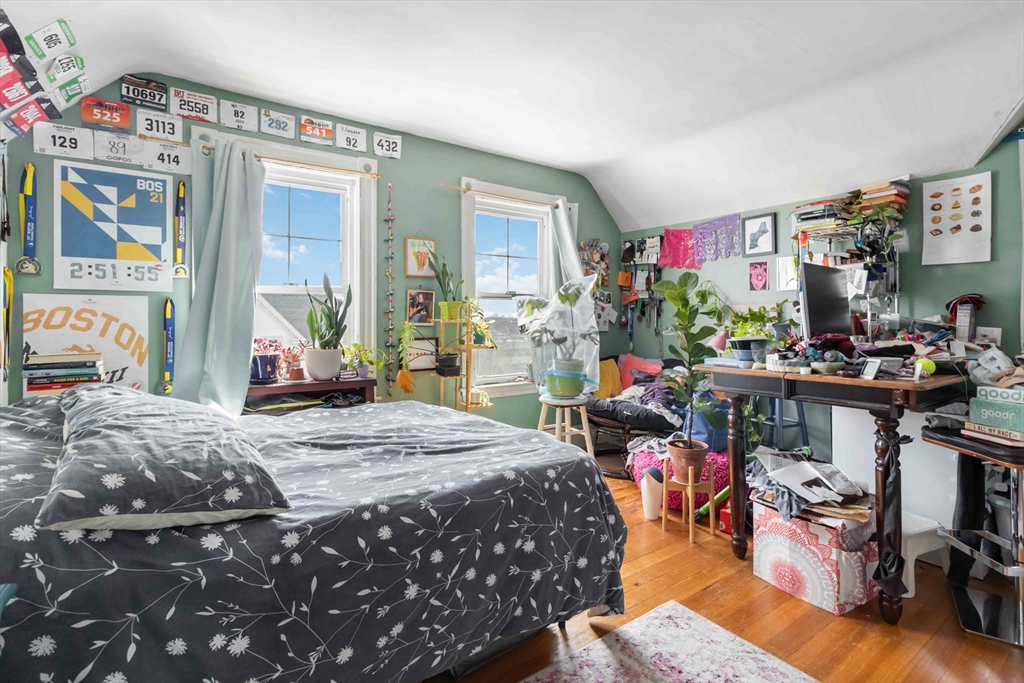1097 Broadway