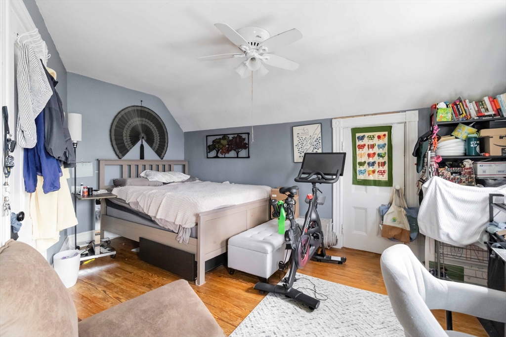 1097 Broadway