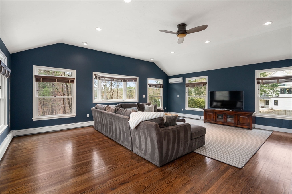 4 Forest St
