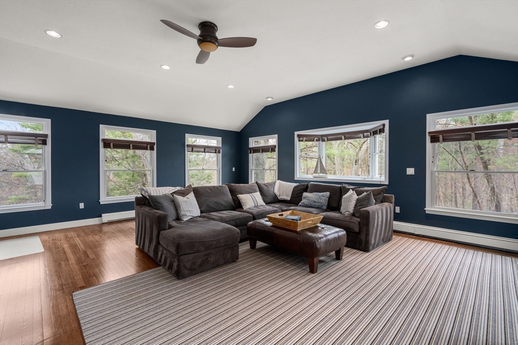 4 Forest St