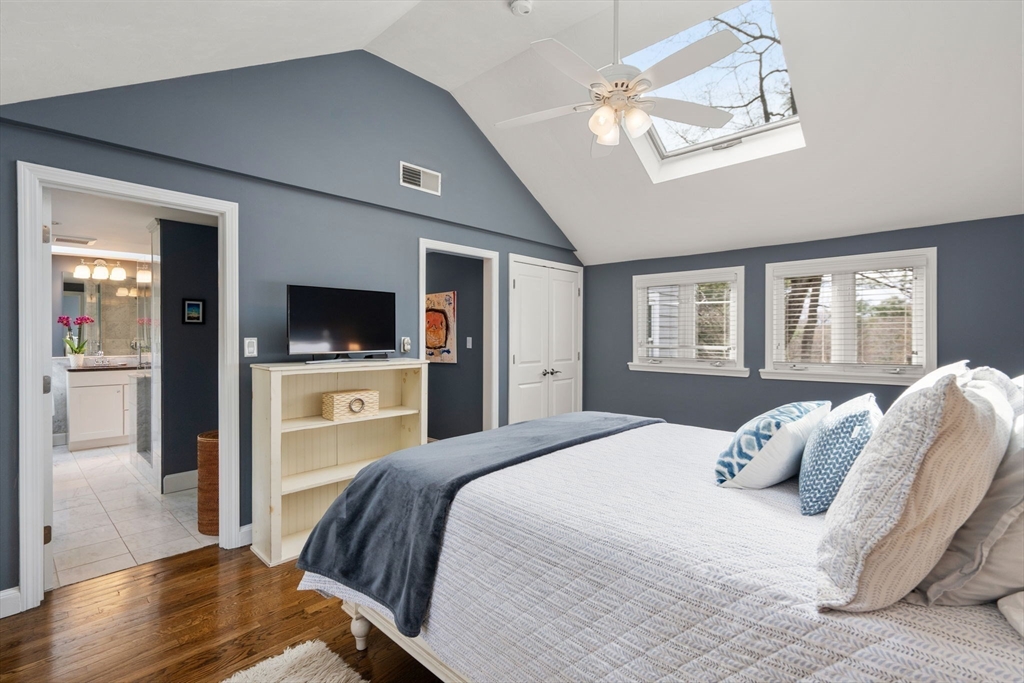 4 Forest St