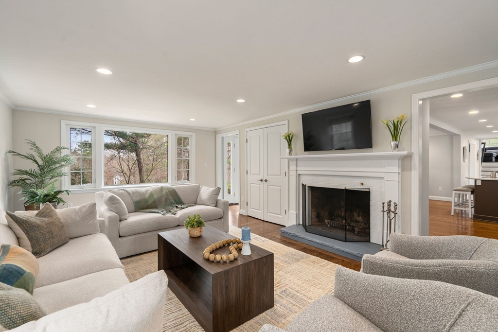 4 Forest St