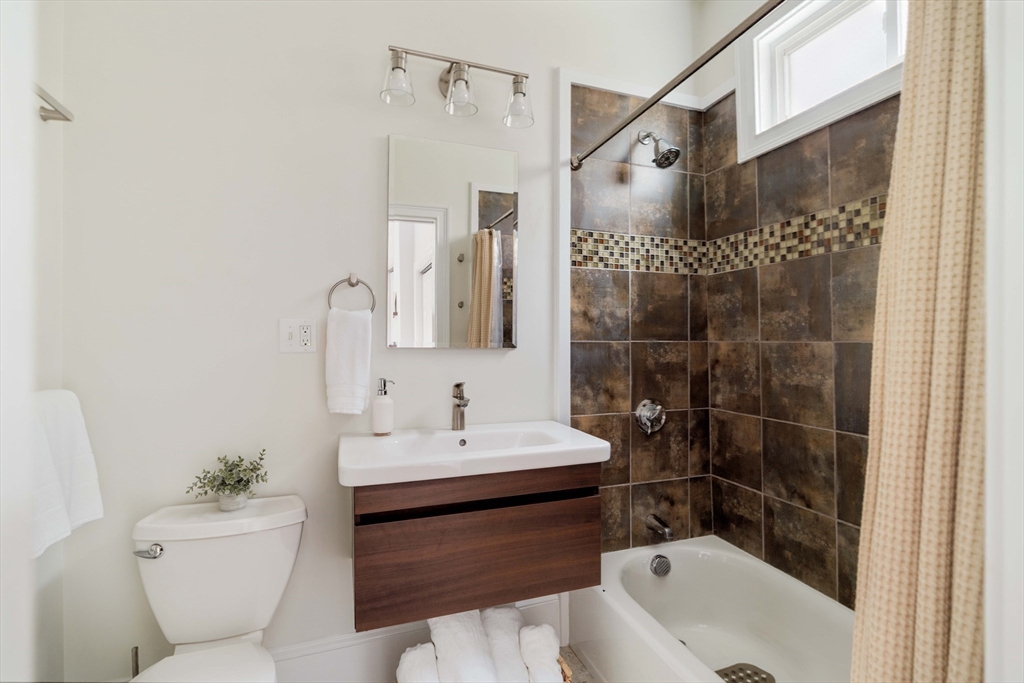 17 Rockview St #1