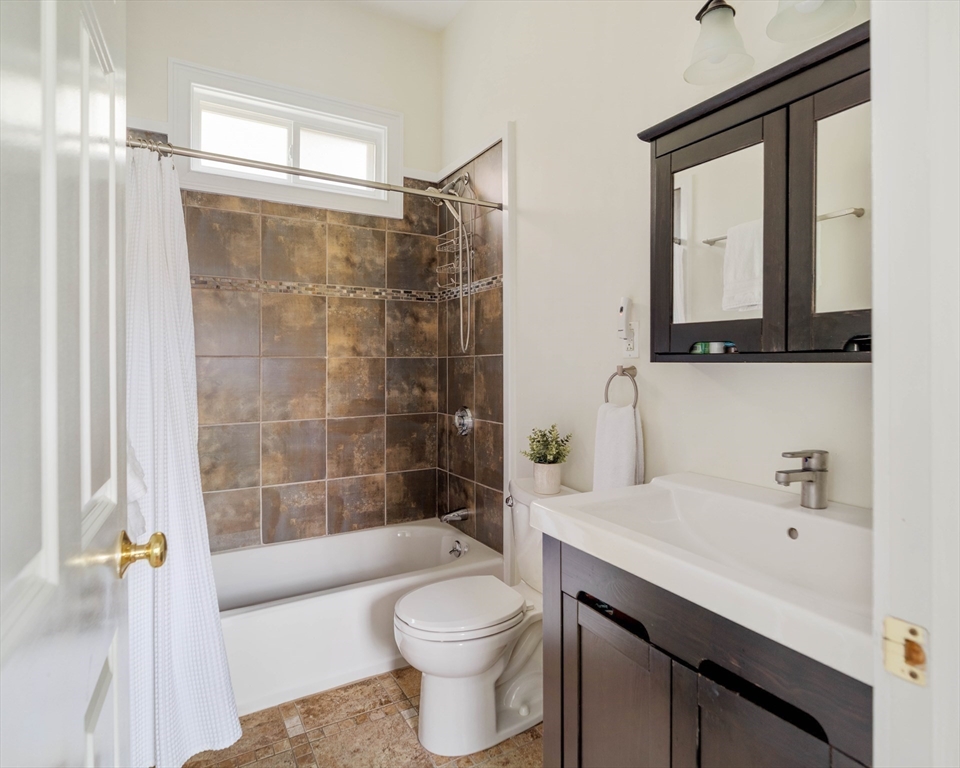 17 Rockview St #1