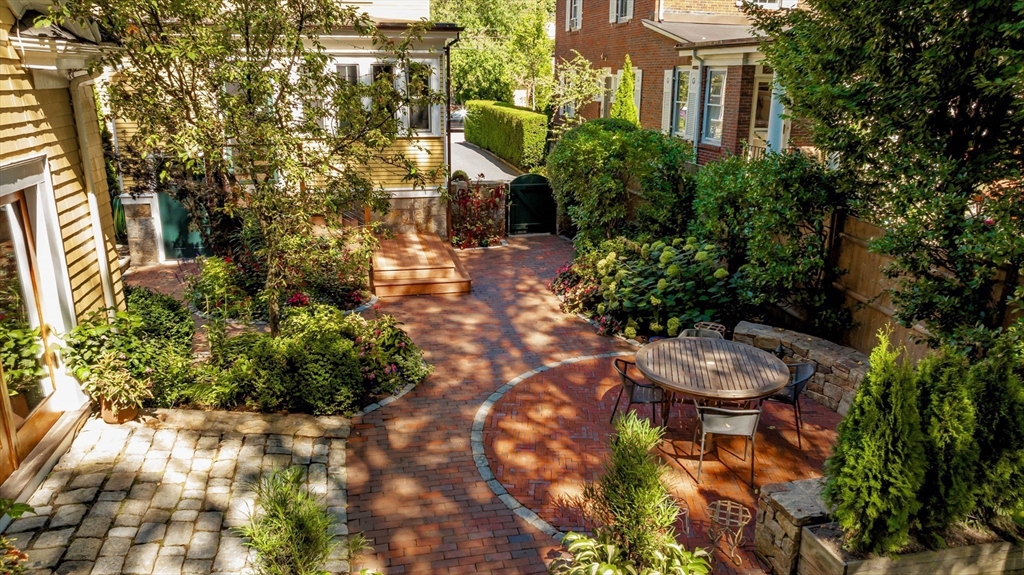 24 Lochstead Ave