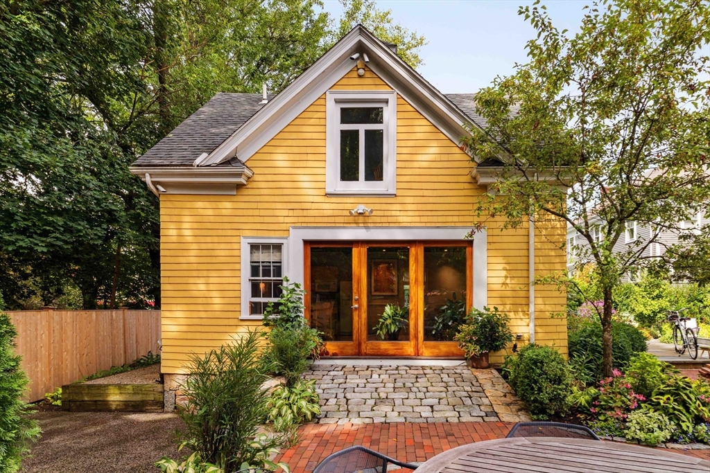 24 Lochstead Ave