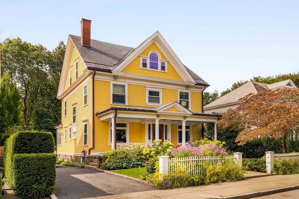 24 Lochstead Ave