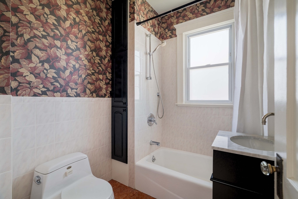 182 Maplewood St # 2