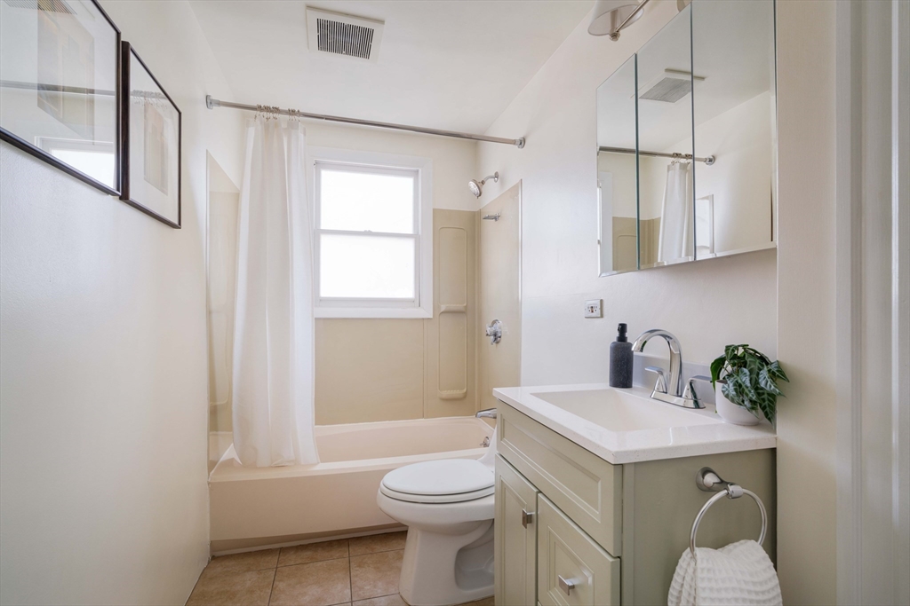 182 Maplewood St # 2