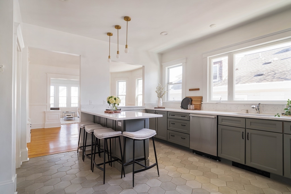 182 Maplewood St # 2