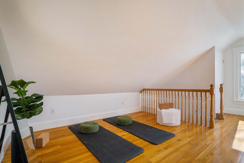 182 Maplewood St # 2