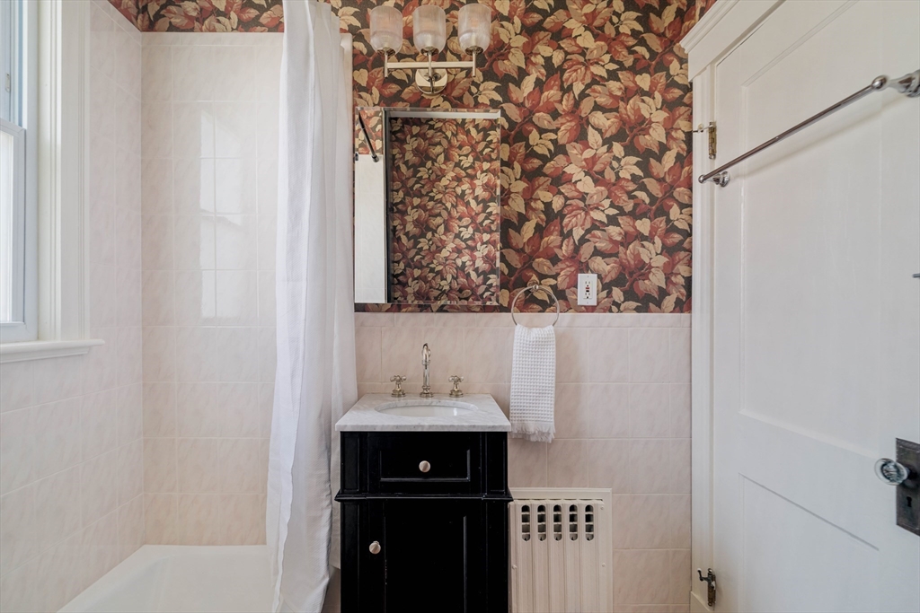 182 Maplewood St # 2