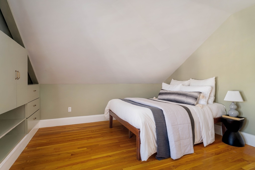 182 Maplewood St # 2