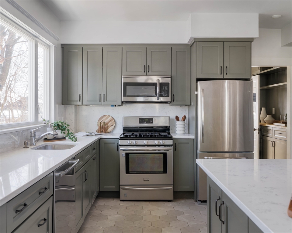 182 Maplewood St # 2