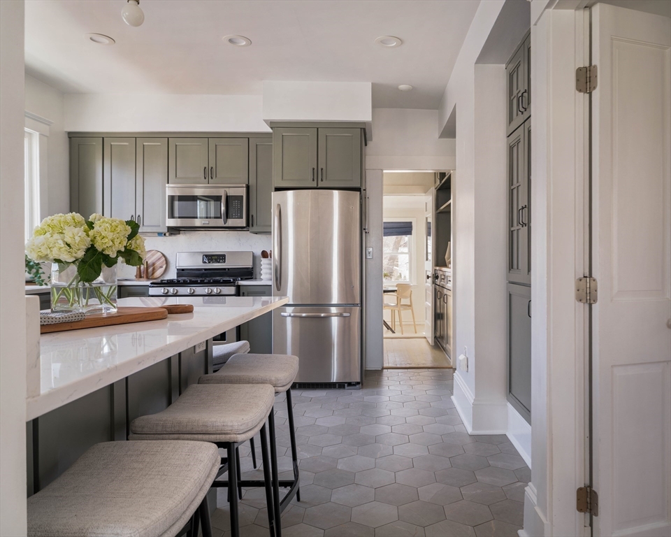 182 Maplewood St # 2