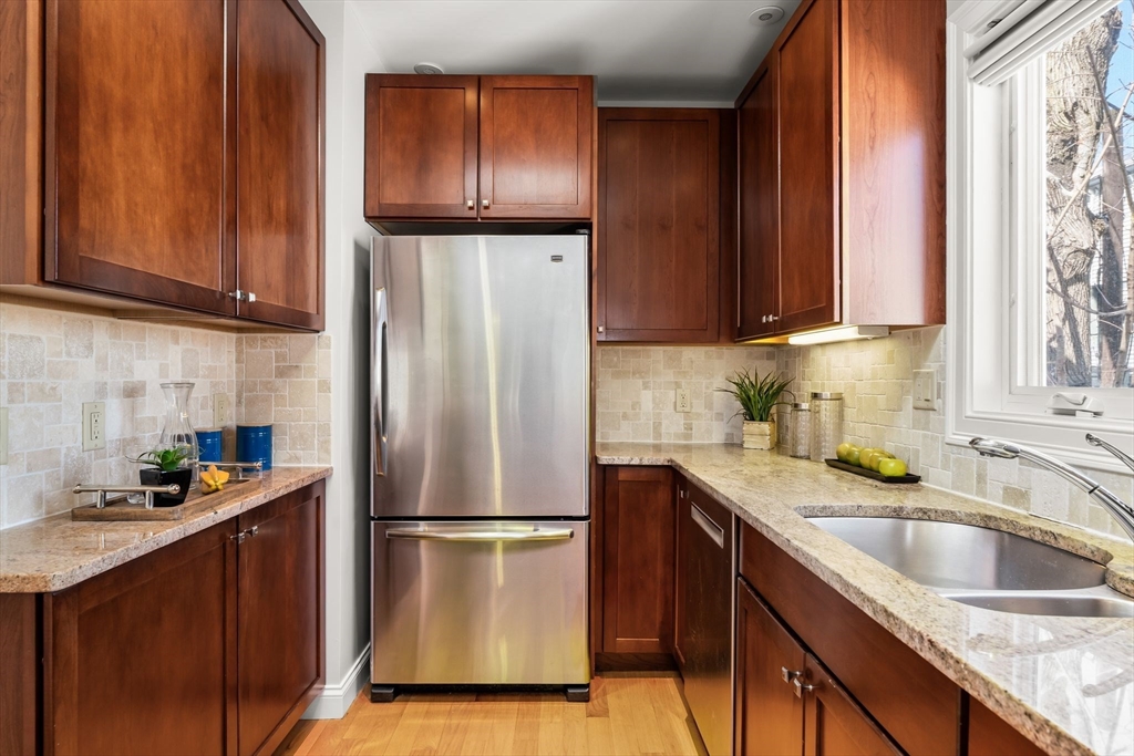 23 Rowe St # 23