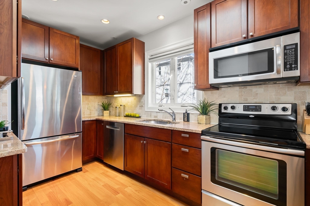 23 Rowe St # 23