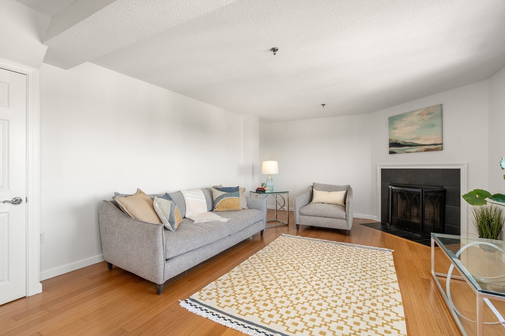 147 Kelton St # 704