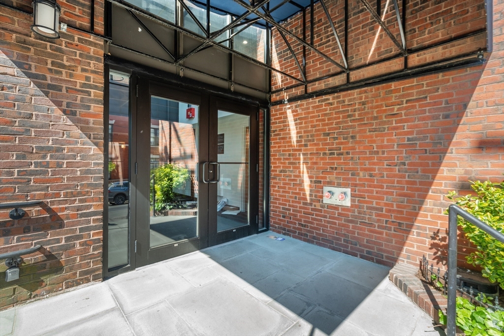147 Kelton St # 704