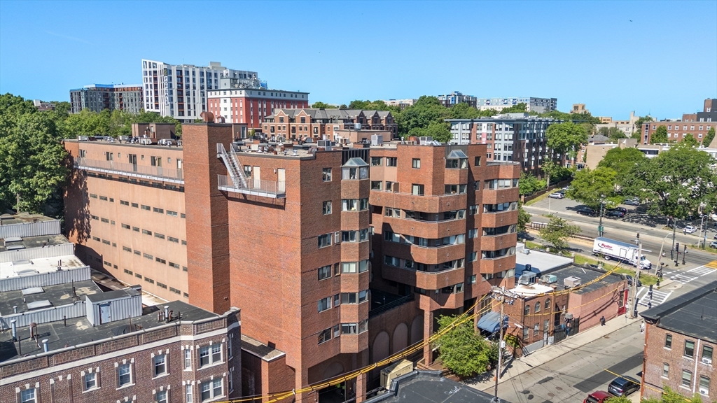 147 Kelton St # 704