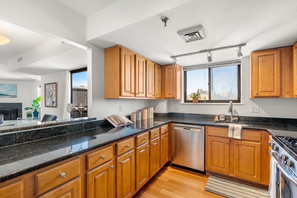 147 Kelton St # 704