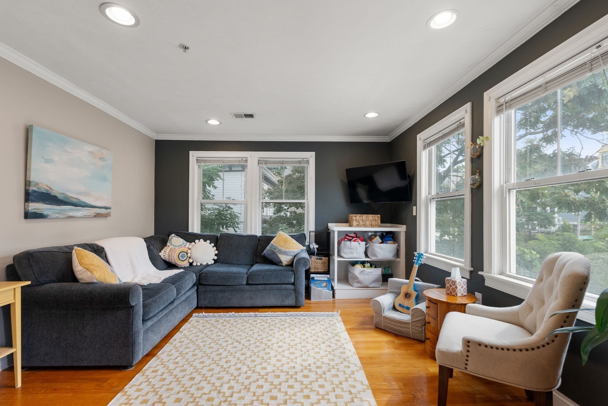 16 Westminster Ave # B2