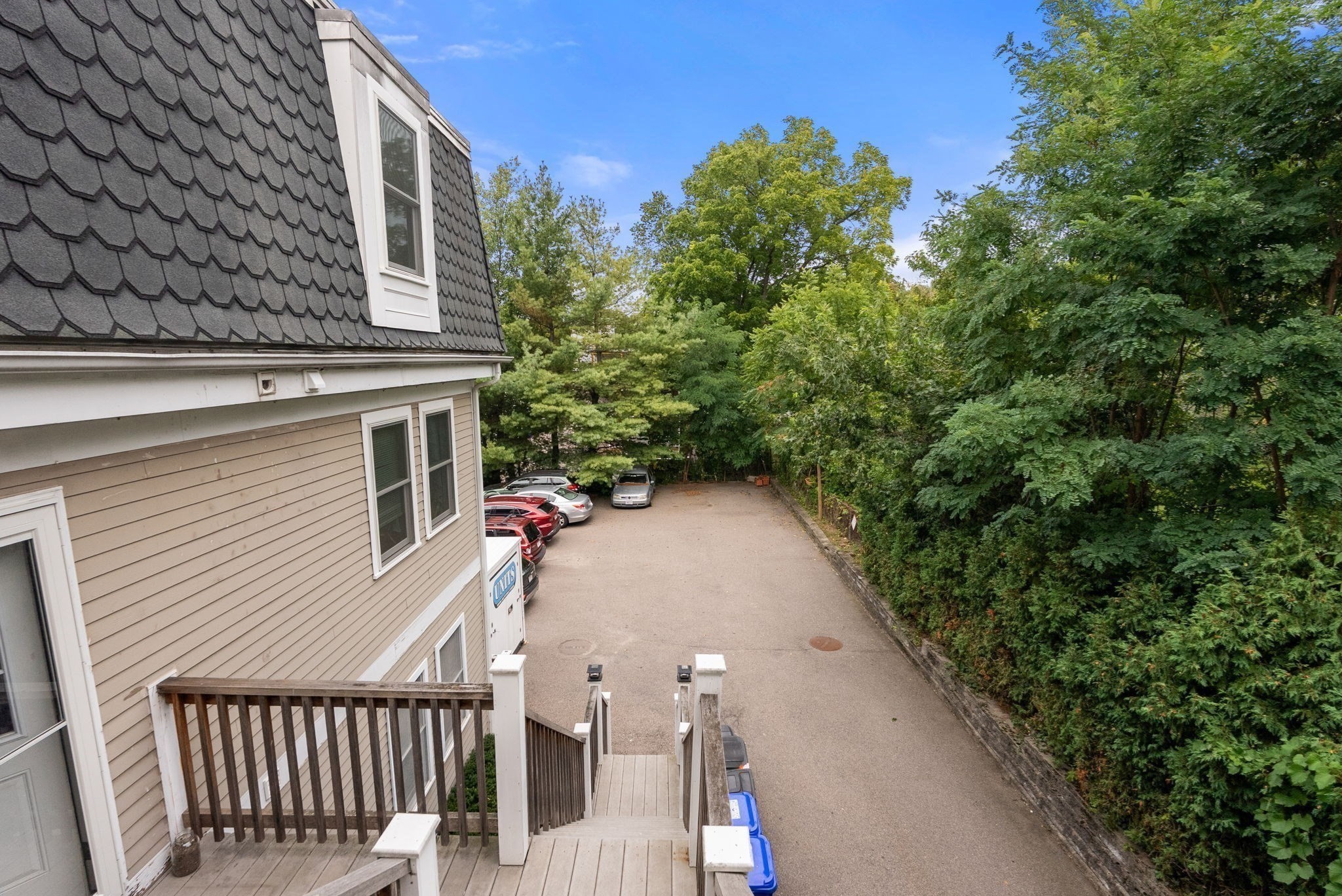 16 Westminster Ave # B2