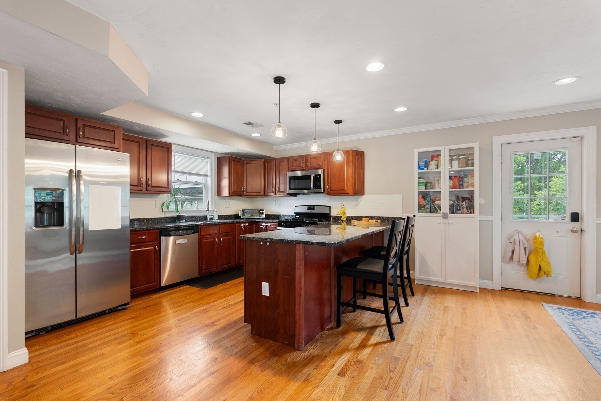 16 Westminster Ave # B2