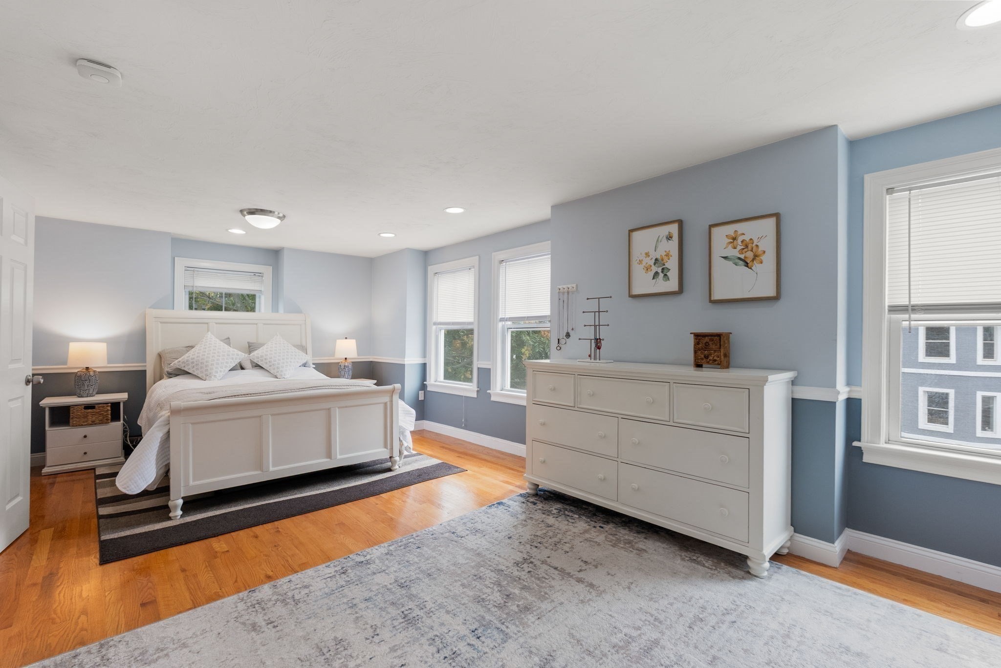 16 Westminster Ave # B2