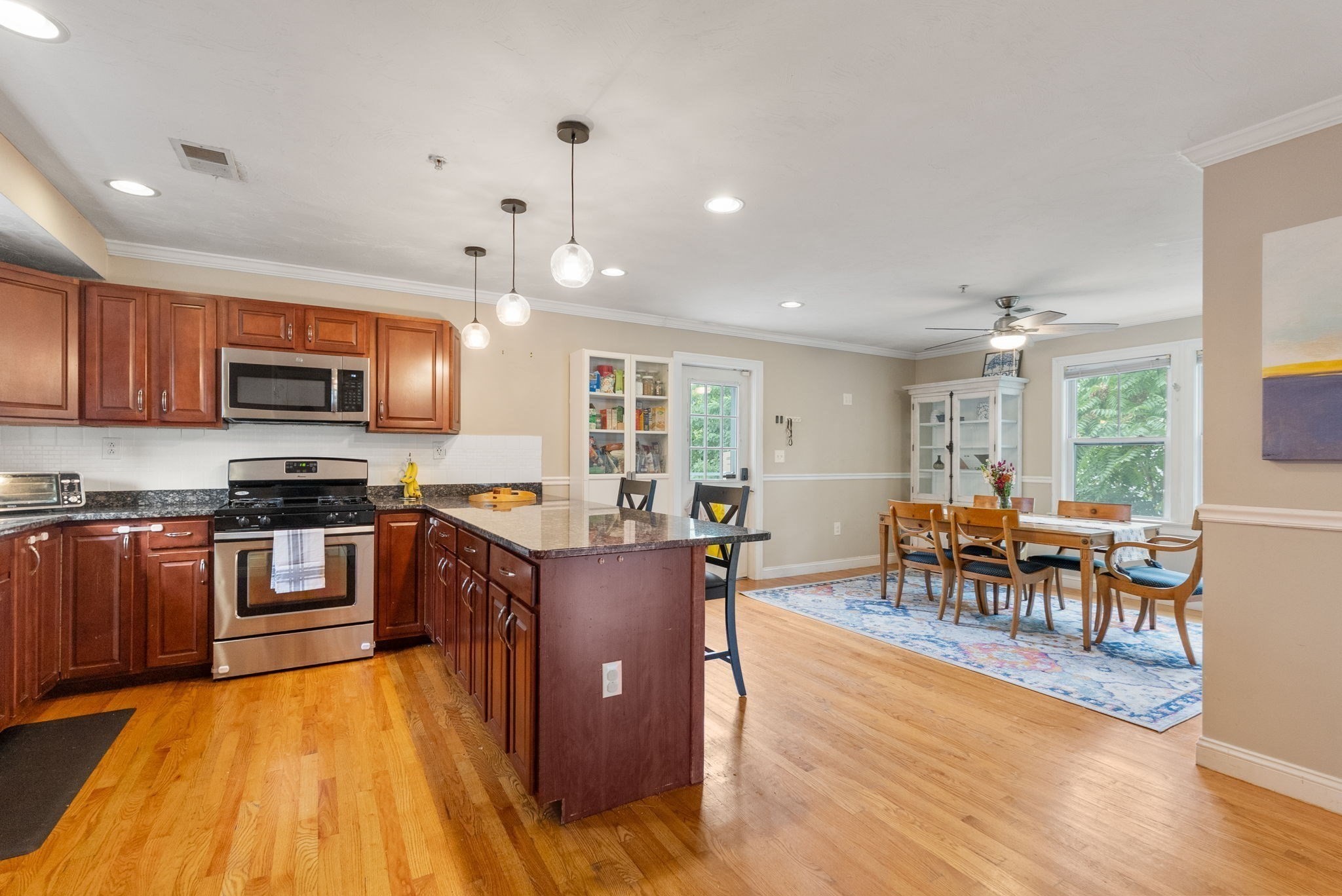16 Westminster Ave # B2