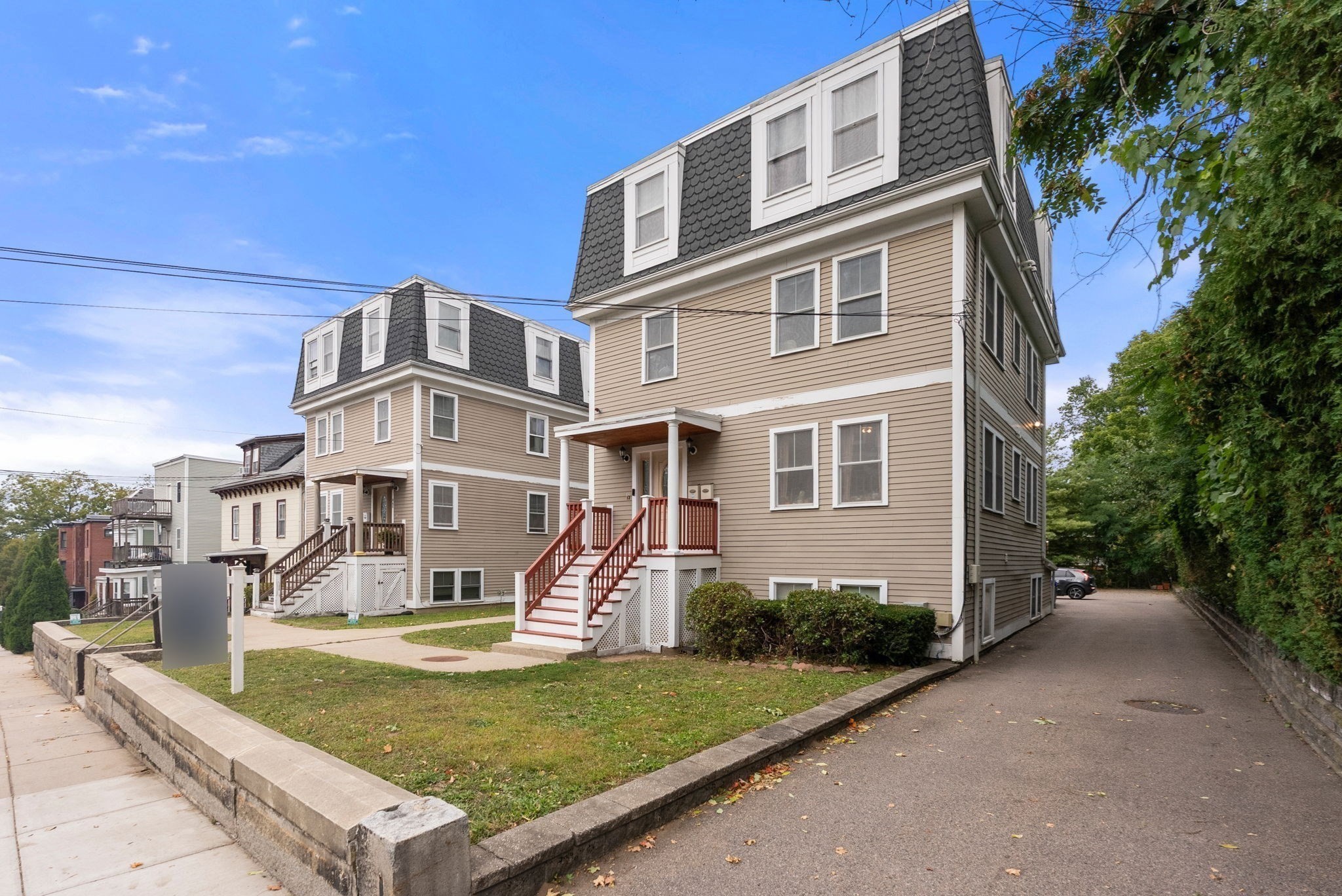 16 Westminster Ave # B2
