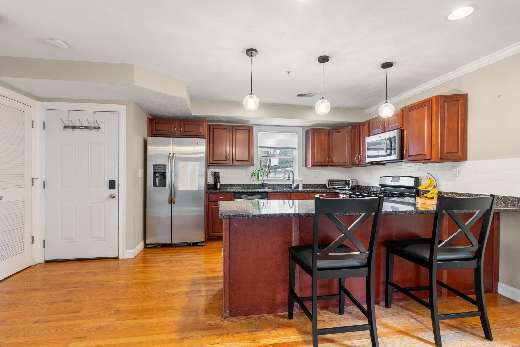 16 Westminster Ave # B2