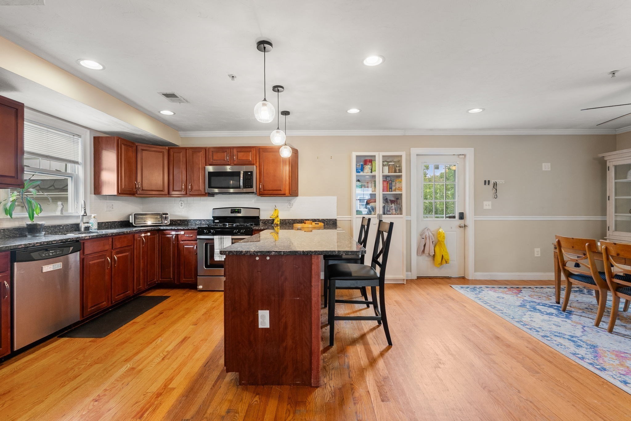 16 Westminster Ave # B2