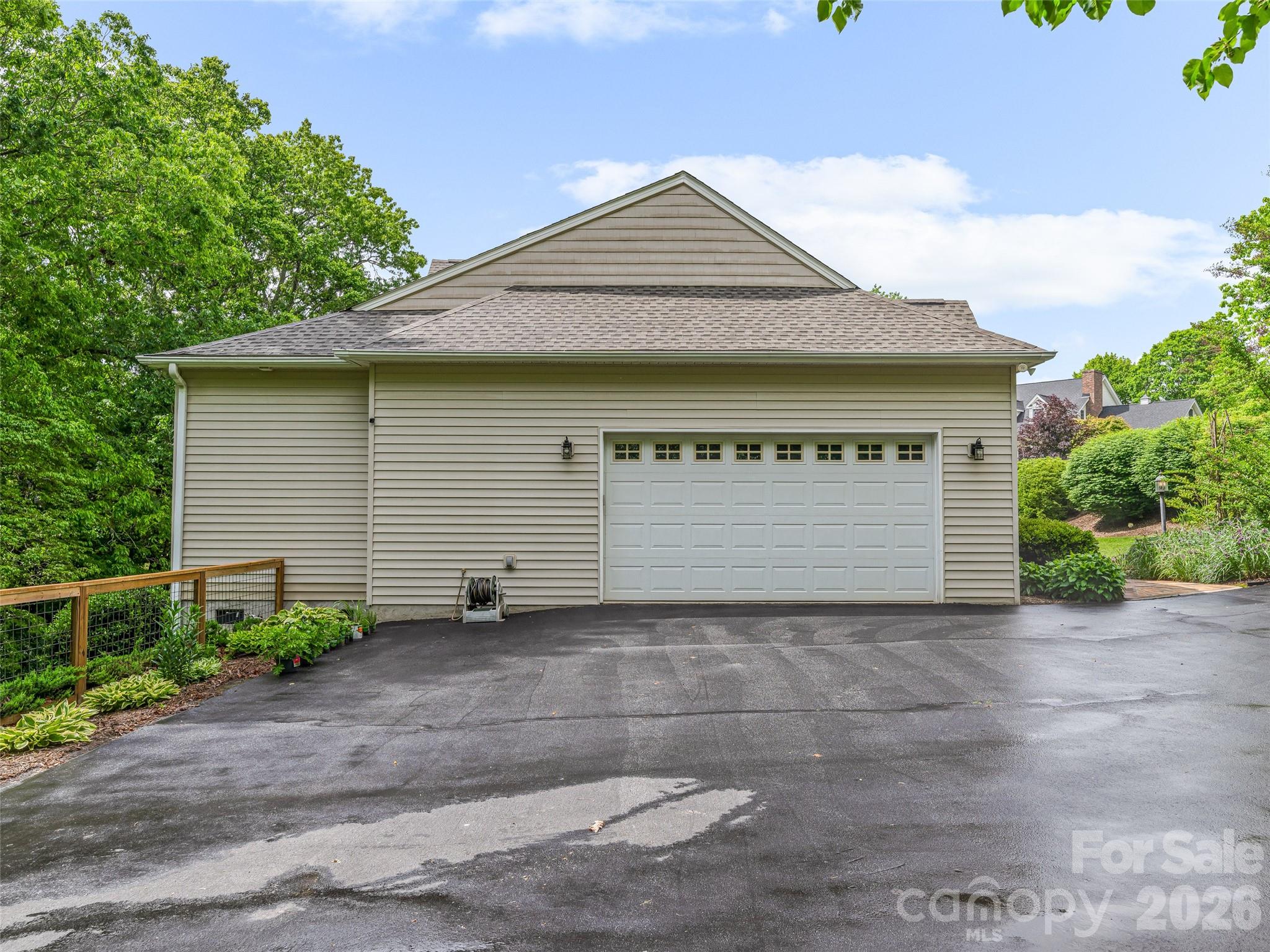 138 Bridlewood Trail