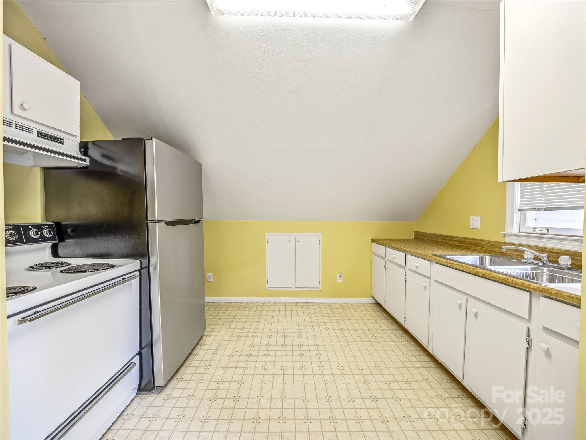 1066 Maplewood Court