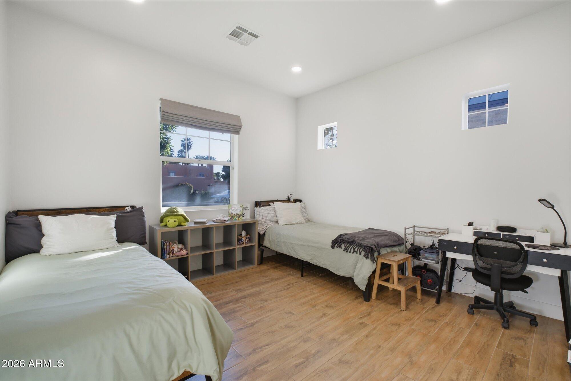 4222 E HAZELWOOD Street