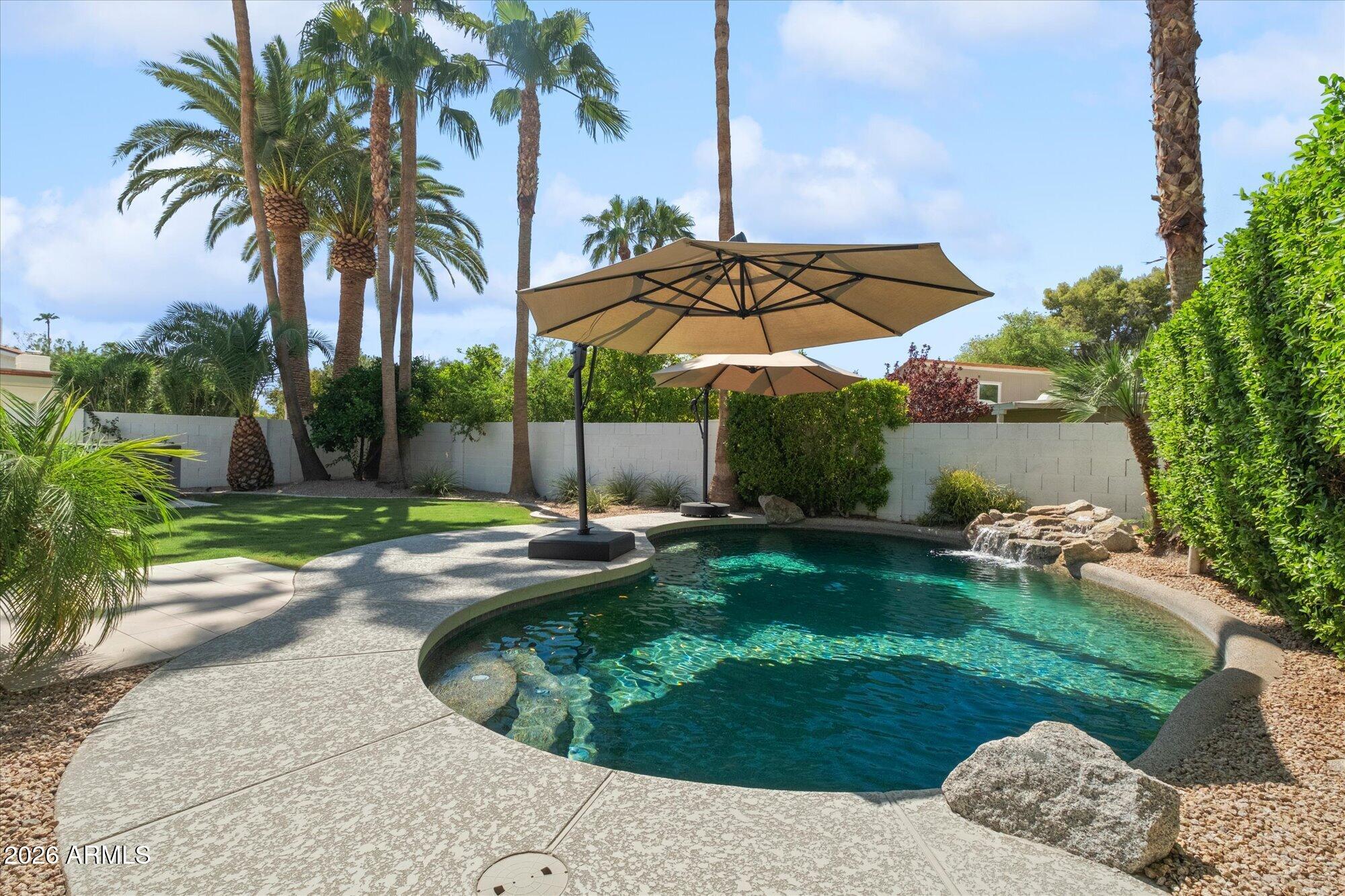 7522 E WOODSHIRE Cove