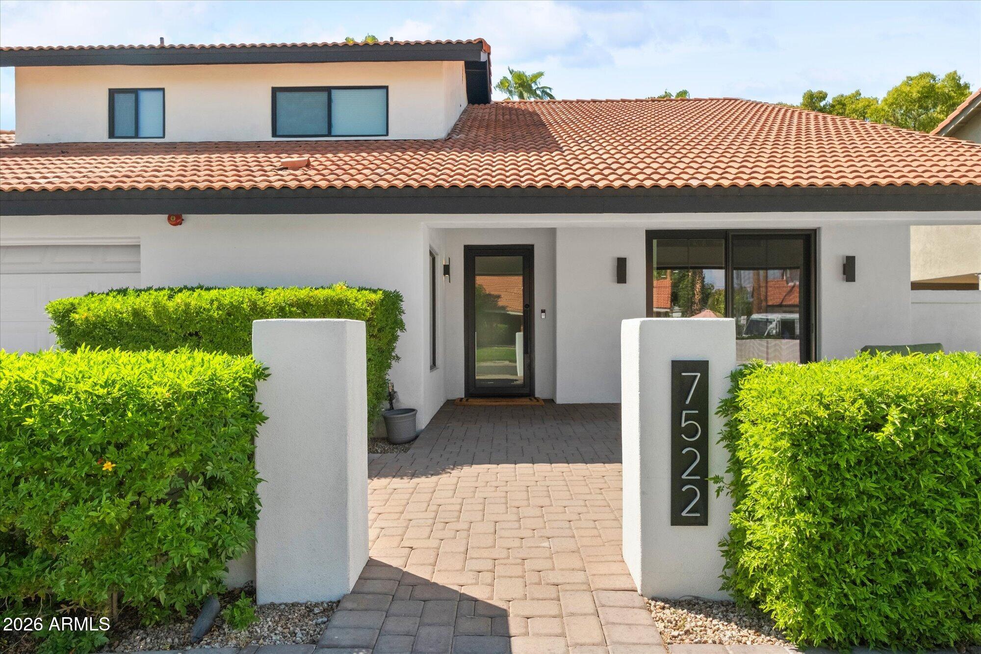 7522 E WOODSHIRE Cove