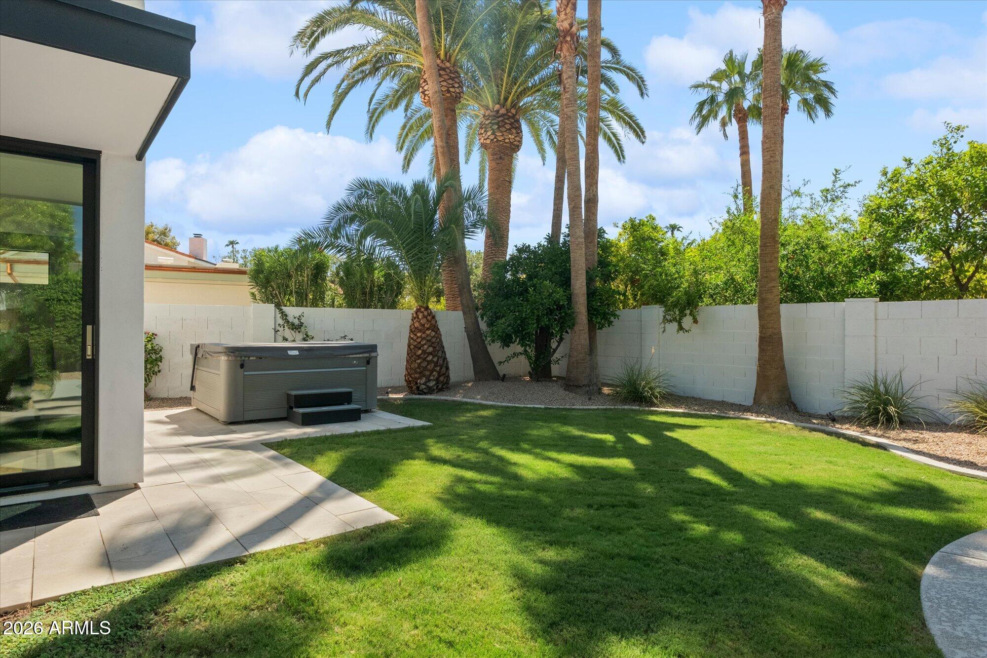 7522 E WOODSHIRE Cove