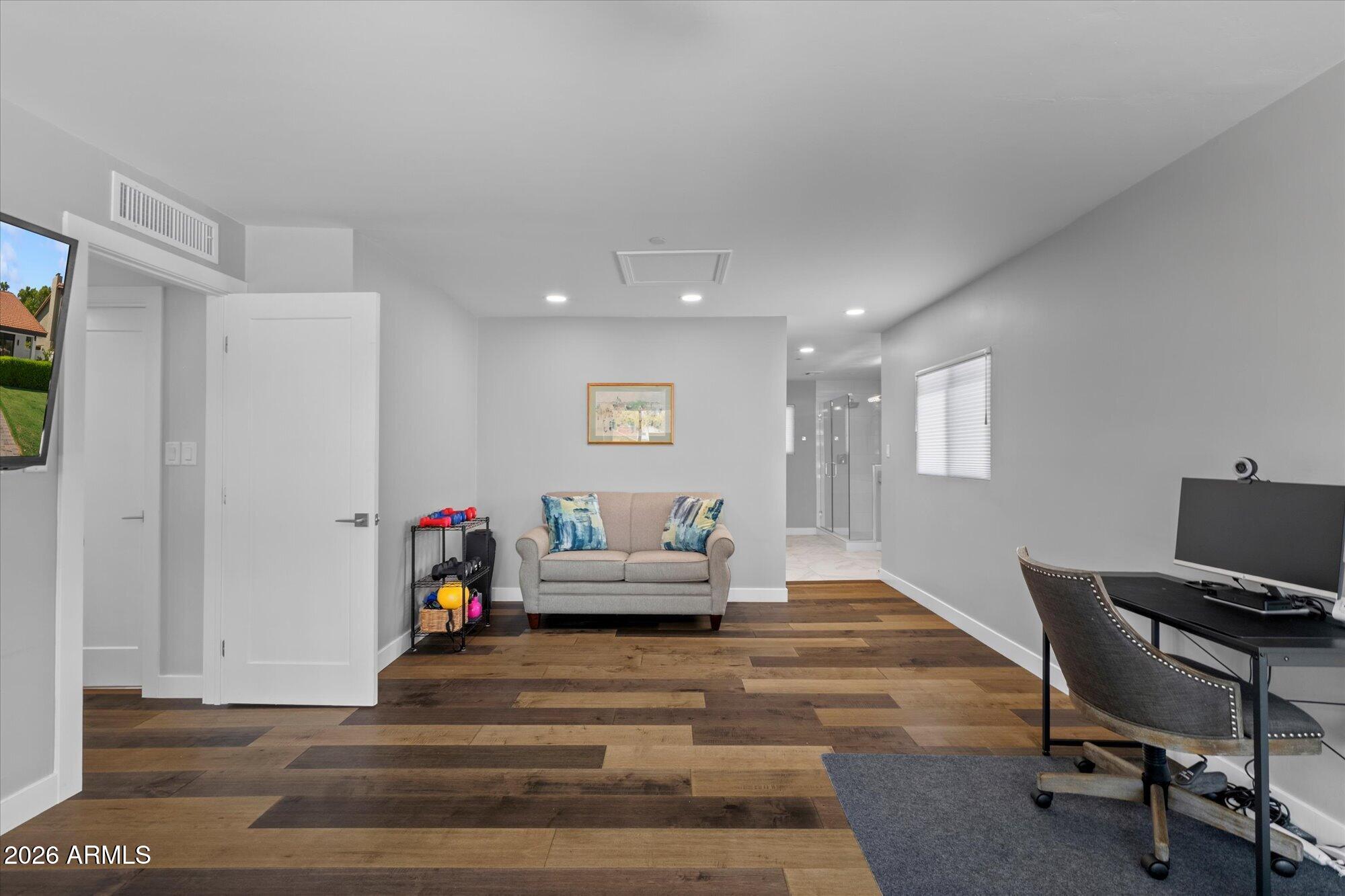 7522 E WOODSHIRE Cove