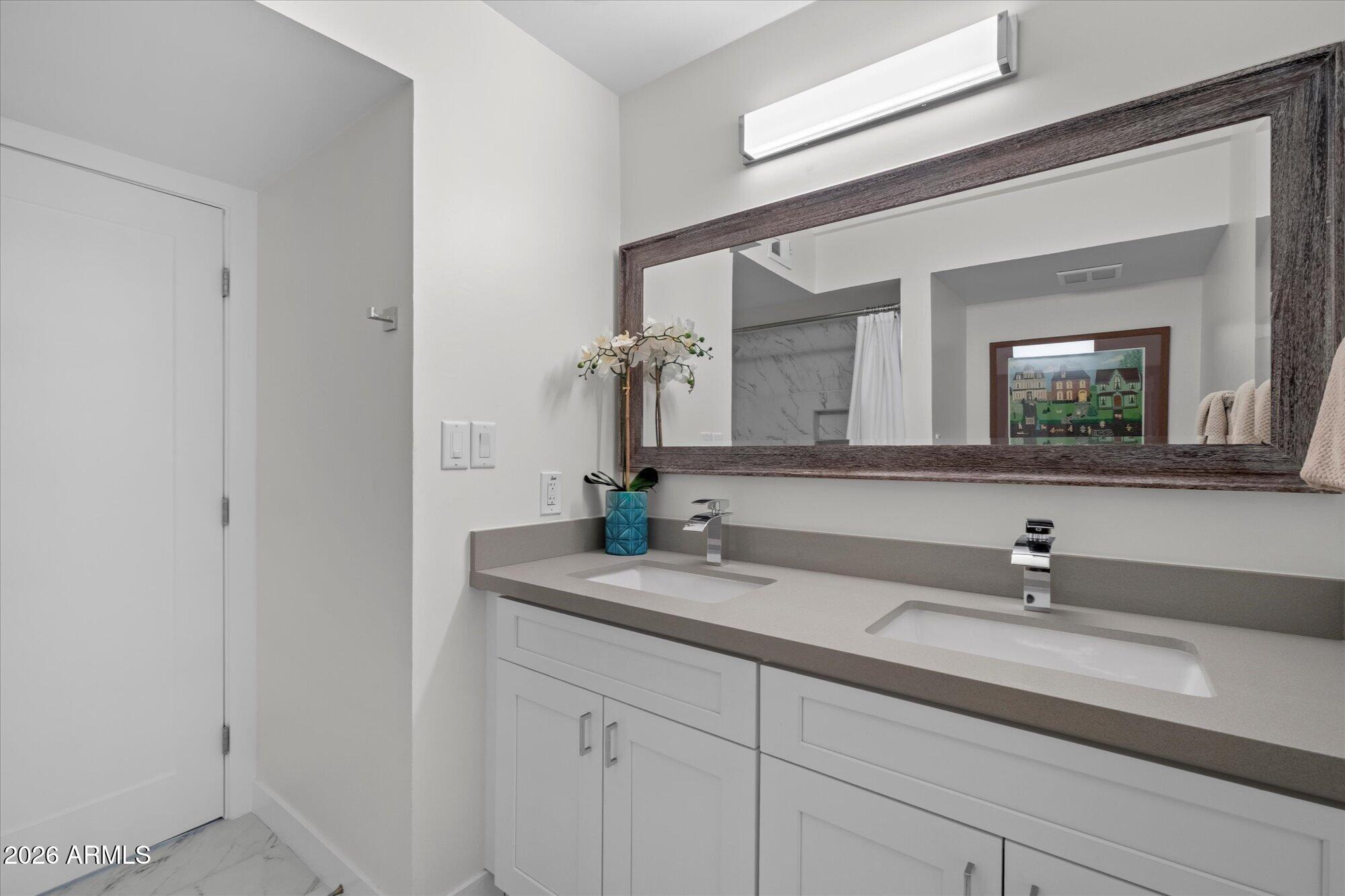 7522 E WOODSHIRE Cove