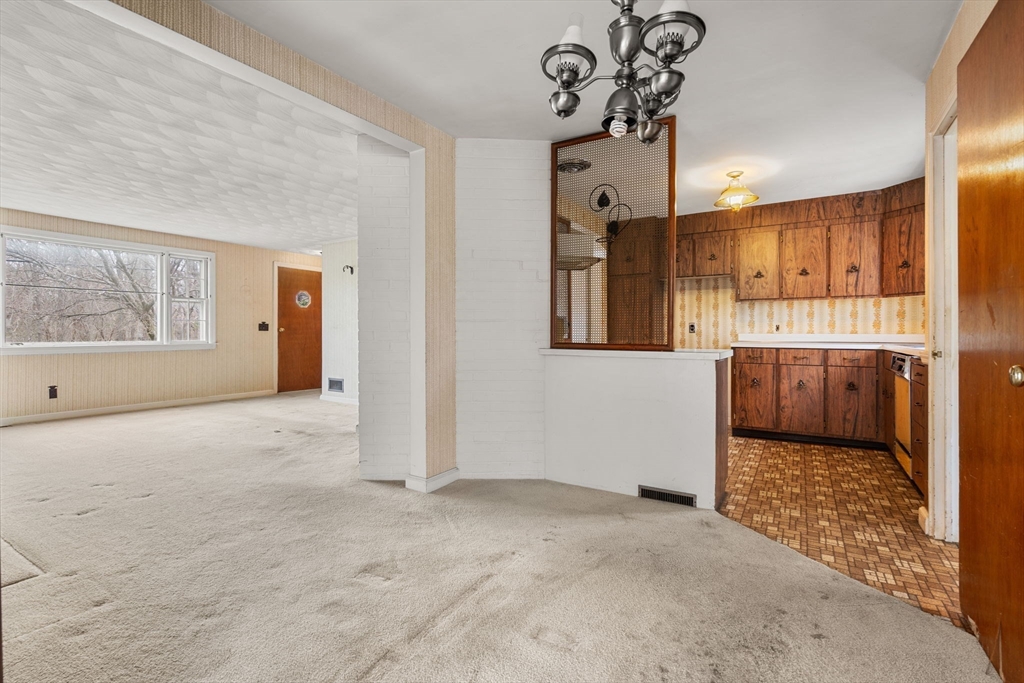 2 Hickory Ln