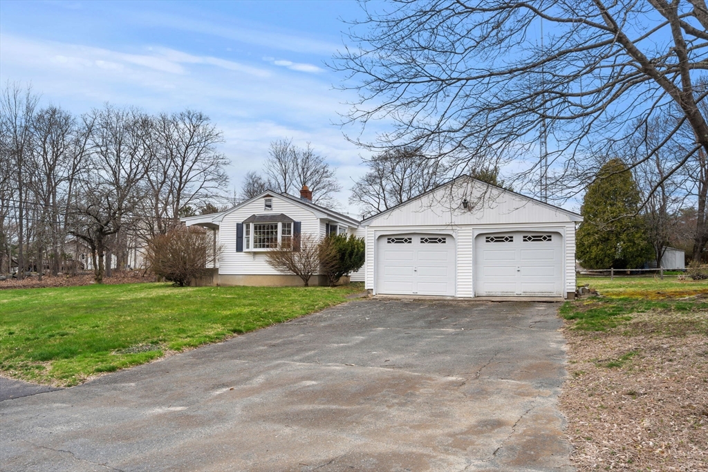 2 Hickory Ln